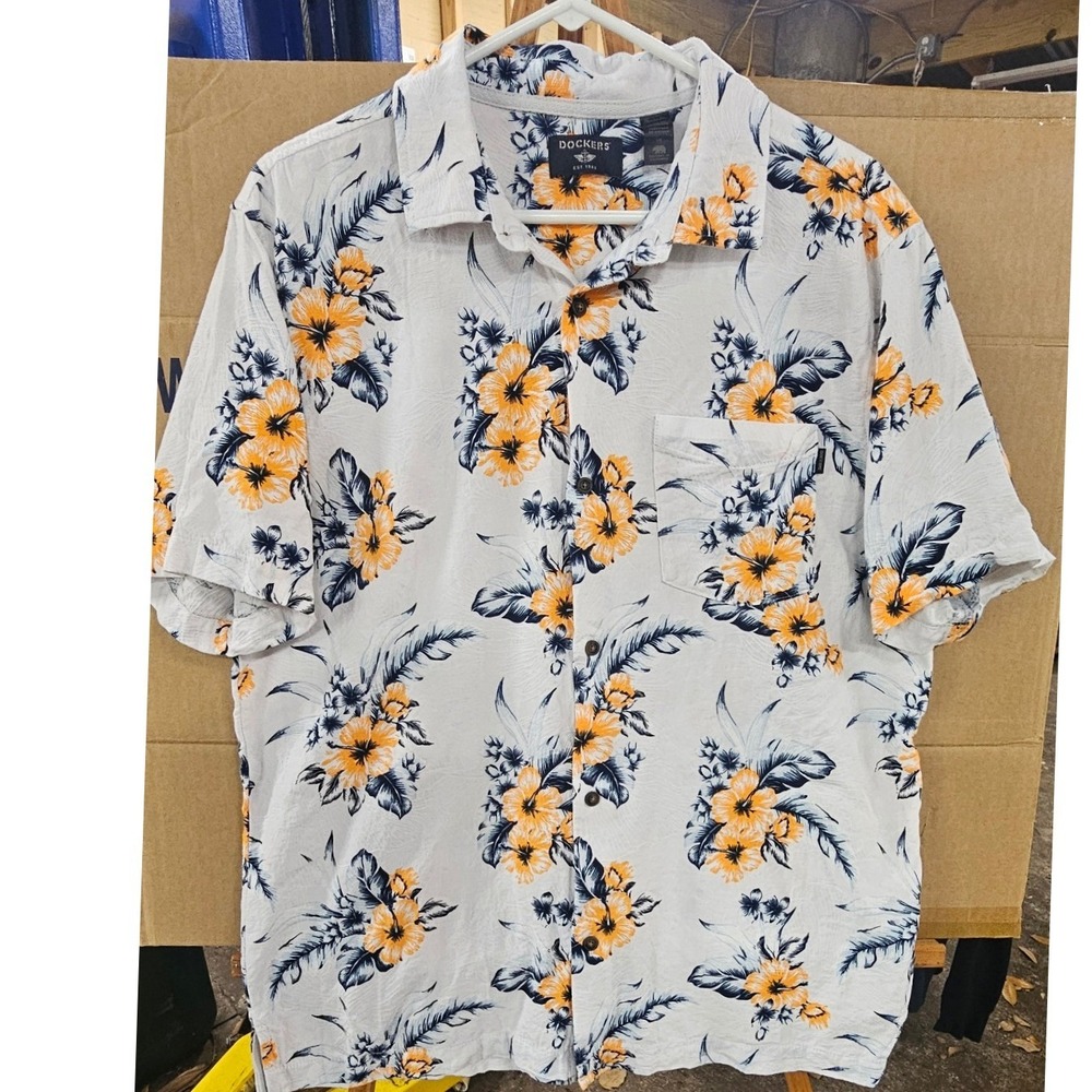 Dockers Mens Large White Tropical Hibiscus Floral Short Sleeve Button Down Shirt